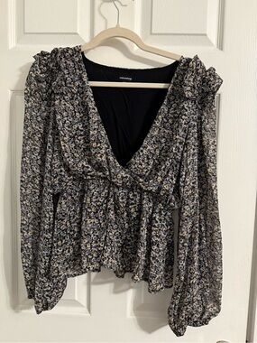mittoshop Navy and Beige Floral V-Neck Peplum Blouse with Ruffle Shoulders